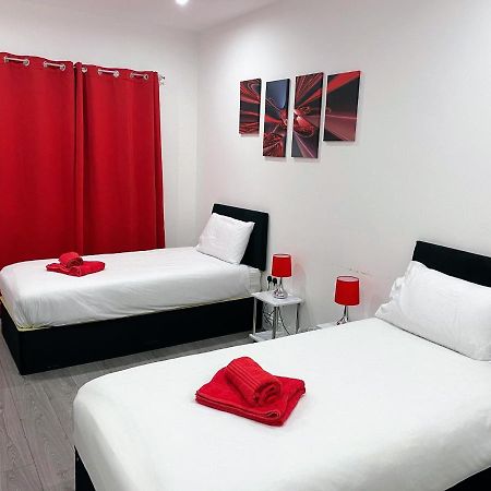 Attractive 2 Bed Apartments Free Wi-Fi And Parking Кройдон Екстериор снимка