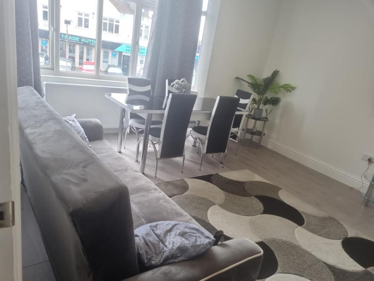 Attractive 2 Bed Apartments Free Wi-Fi And Parking Кройдон Екстериор снимка