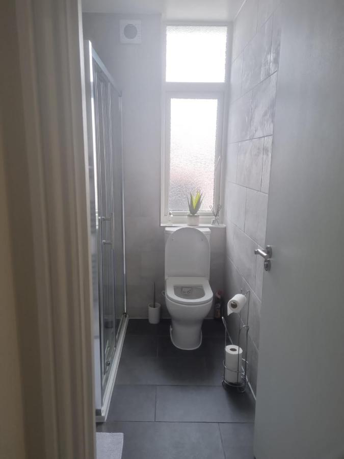 Attractive 2 Bed Apartments Free Wi-Fi And Parking Кройдон Екстериор снимка