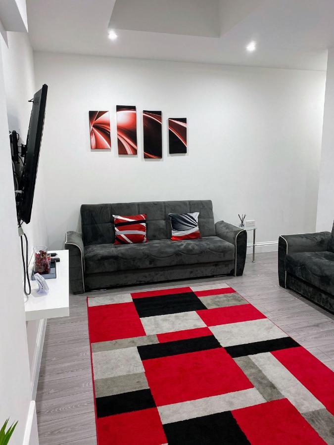 Attractive 2 Bed Apartments Free Wi-Fi And Parking Кройдон Екстериор снимка