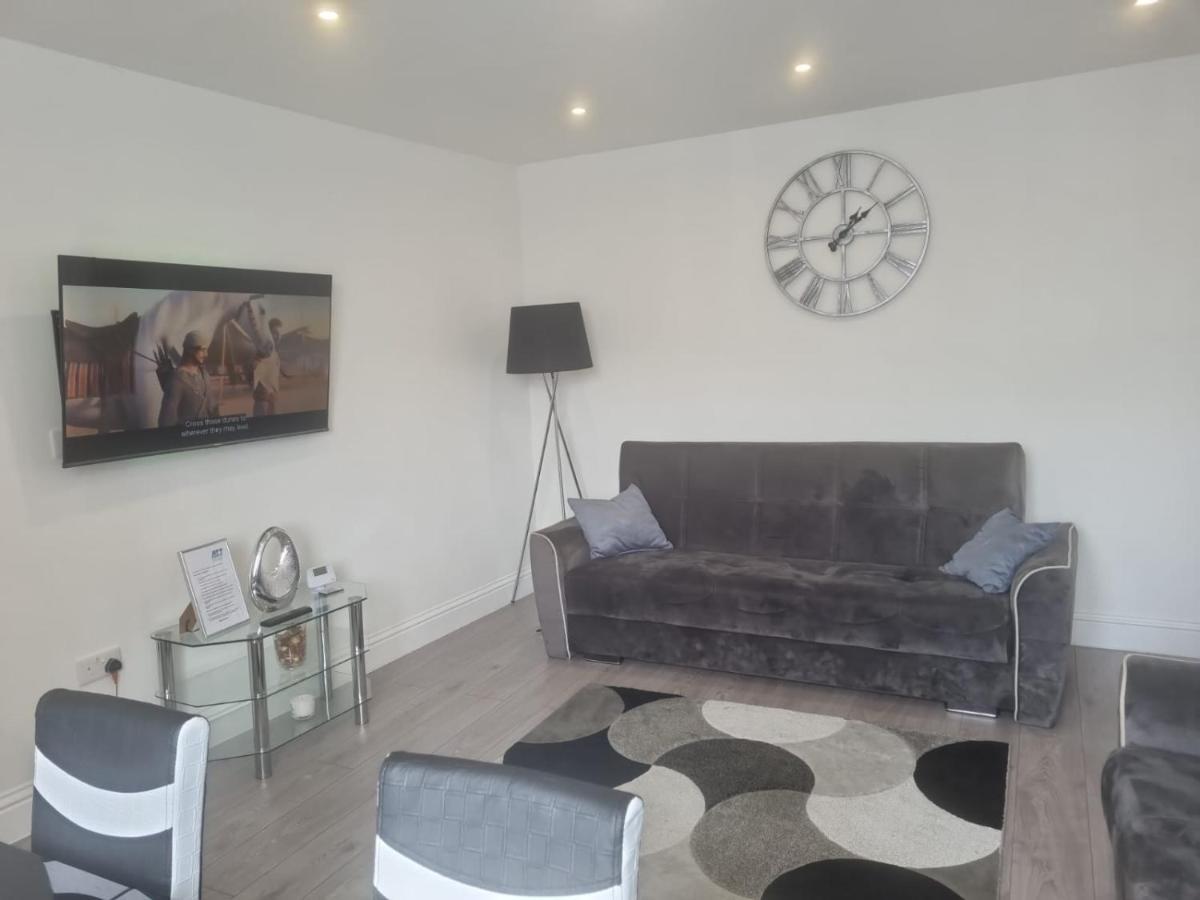 Attractive 2 Bed Apartments Free Wi-Fi And Parking Кройдон Екстериор снимка