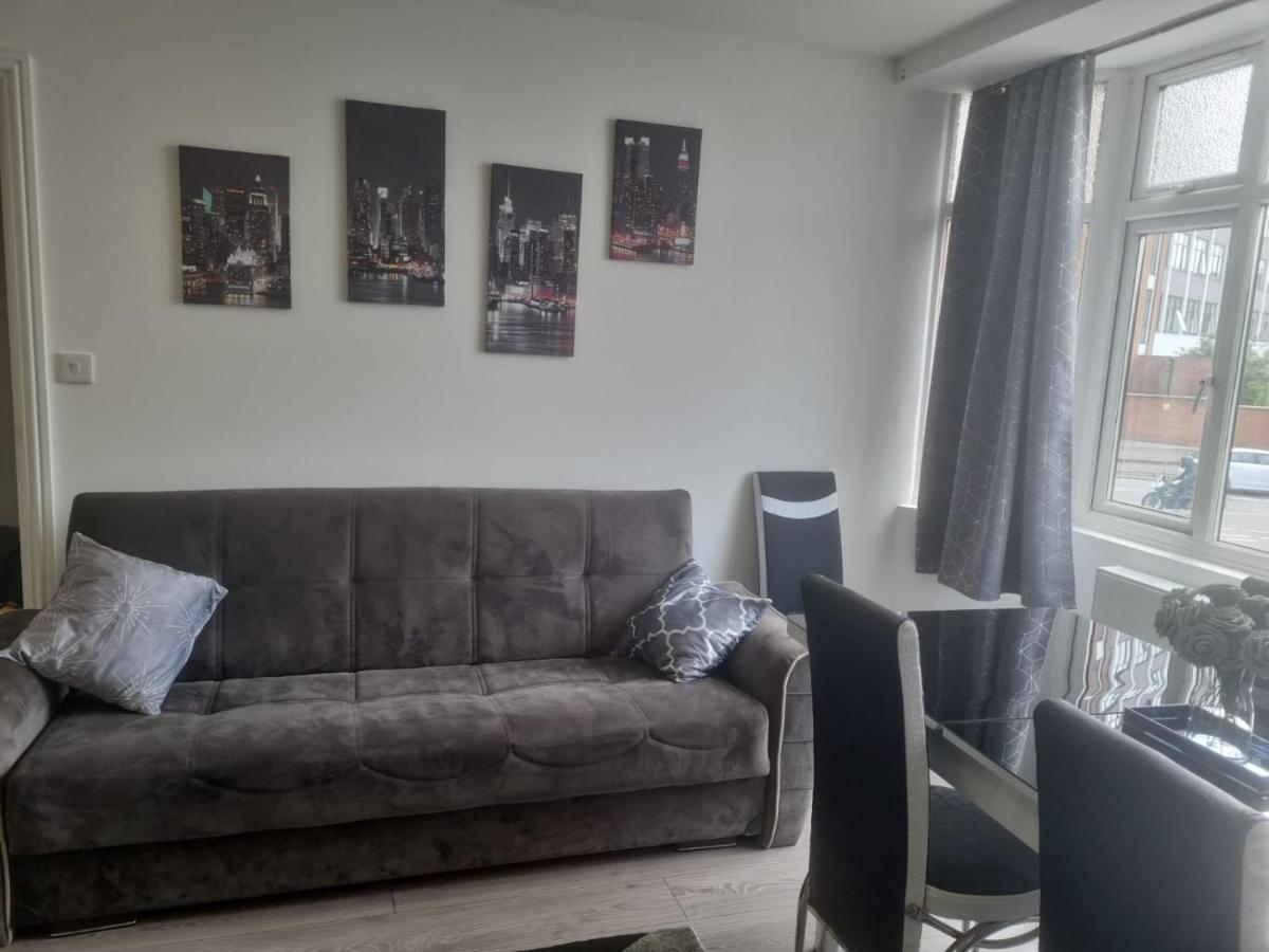 Attractive 2 Bed Apartments Free Wi-Fi And Parking Кройдон Екстериор снимка